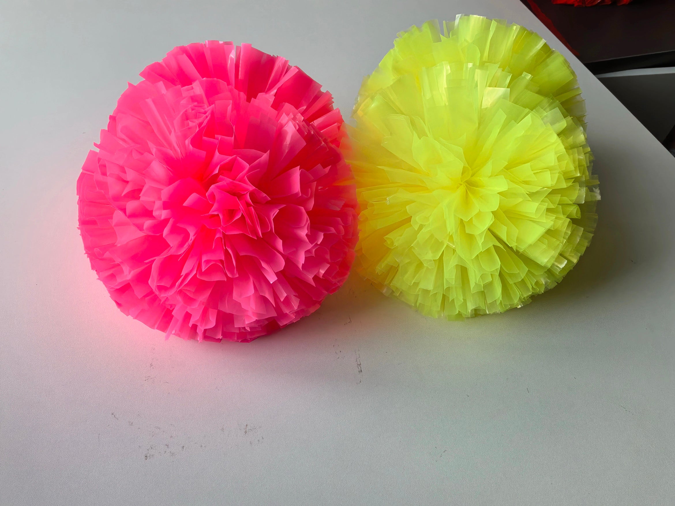 Candy pink Pom Pom