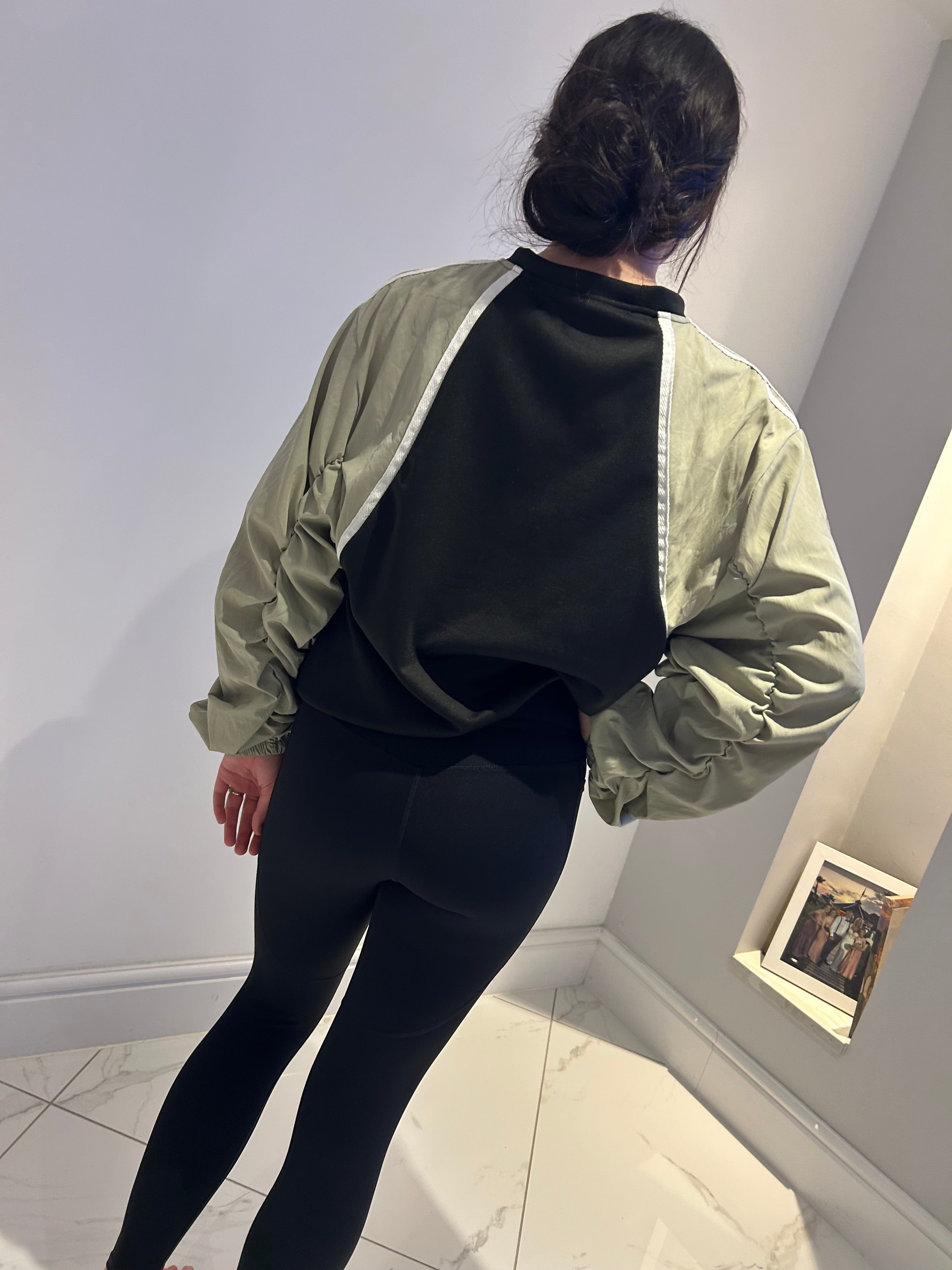 Gathered wind breaker sleeves jumper