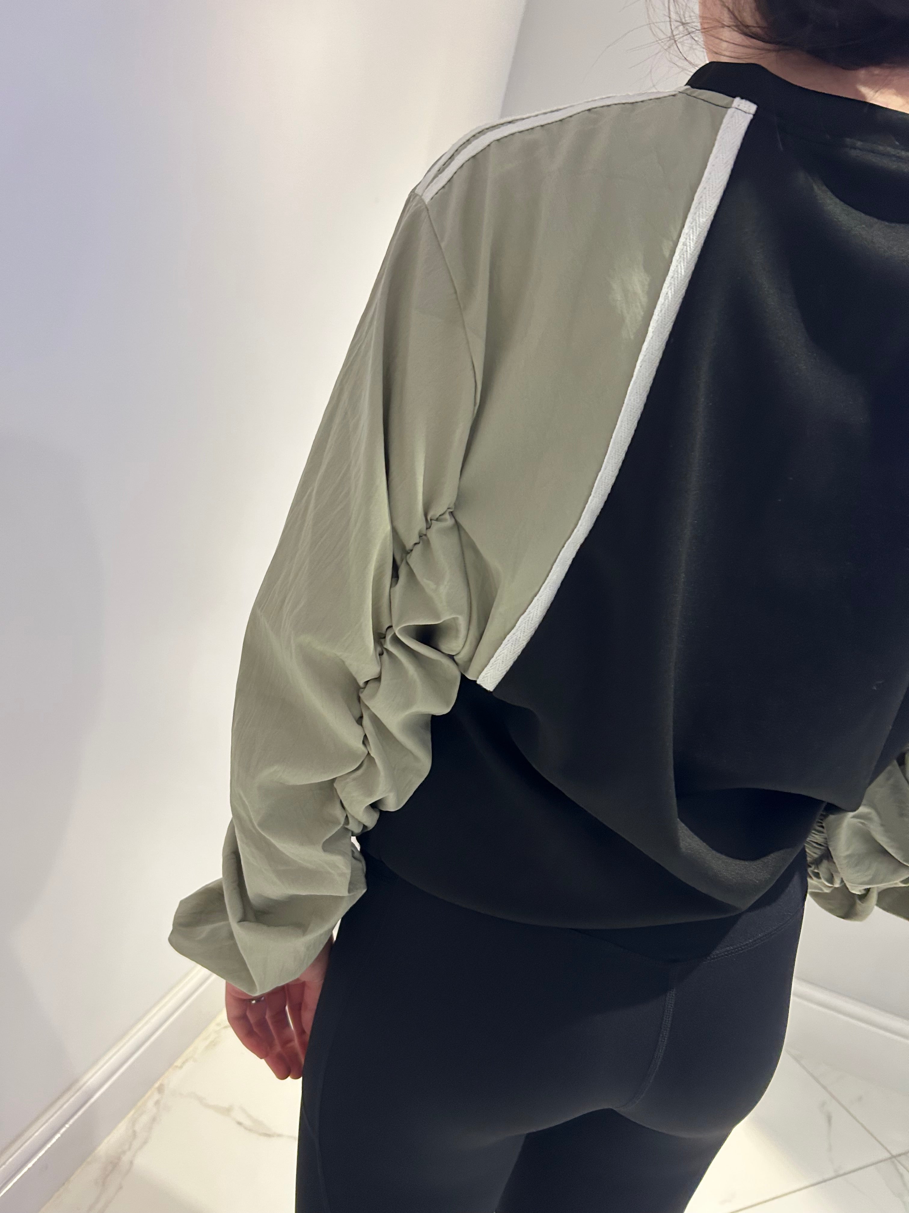 Gathered wind breaker sleeves jumper