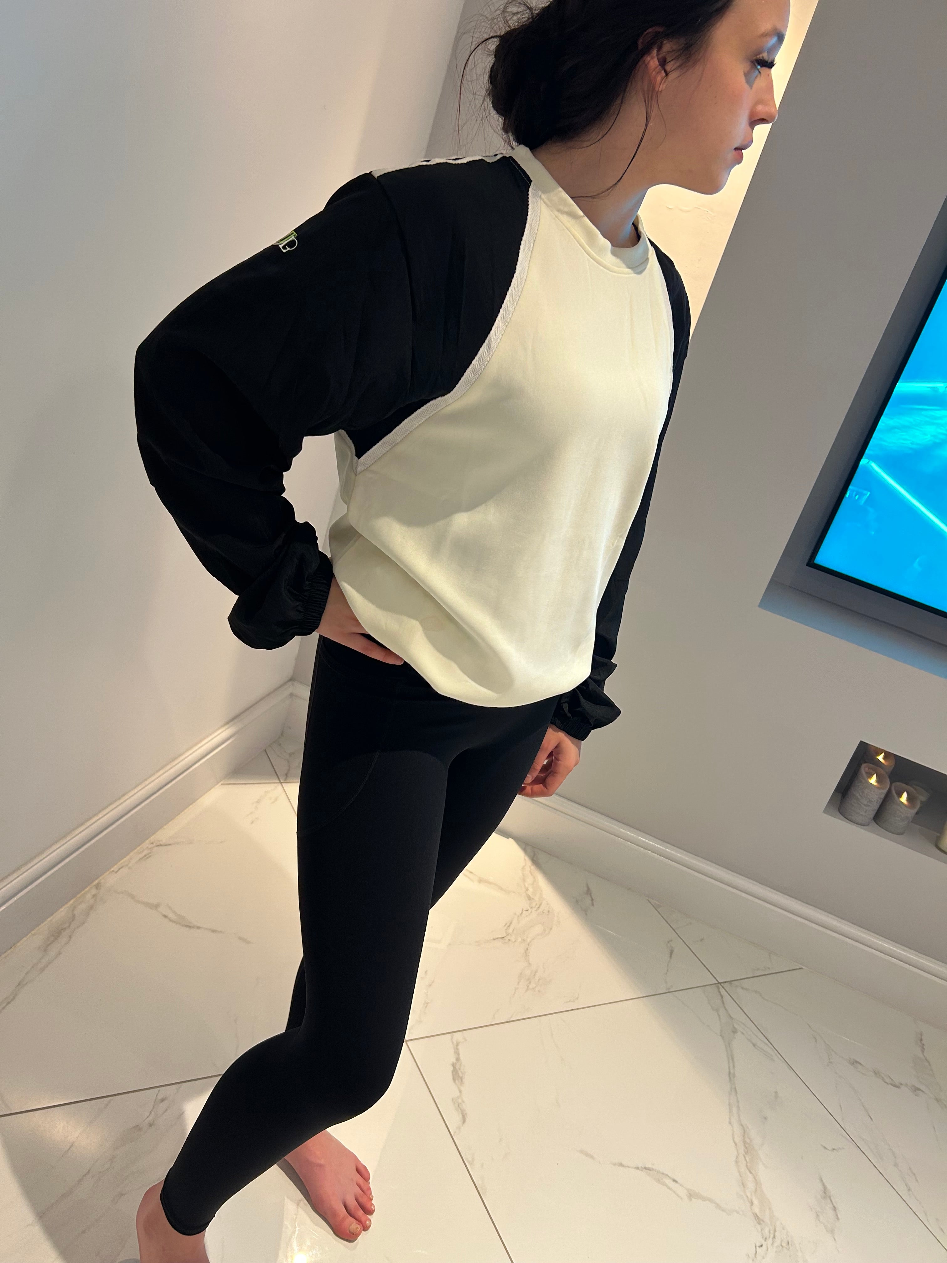 Gathered wind breaker sleeves jumper