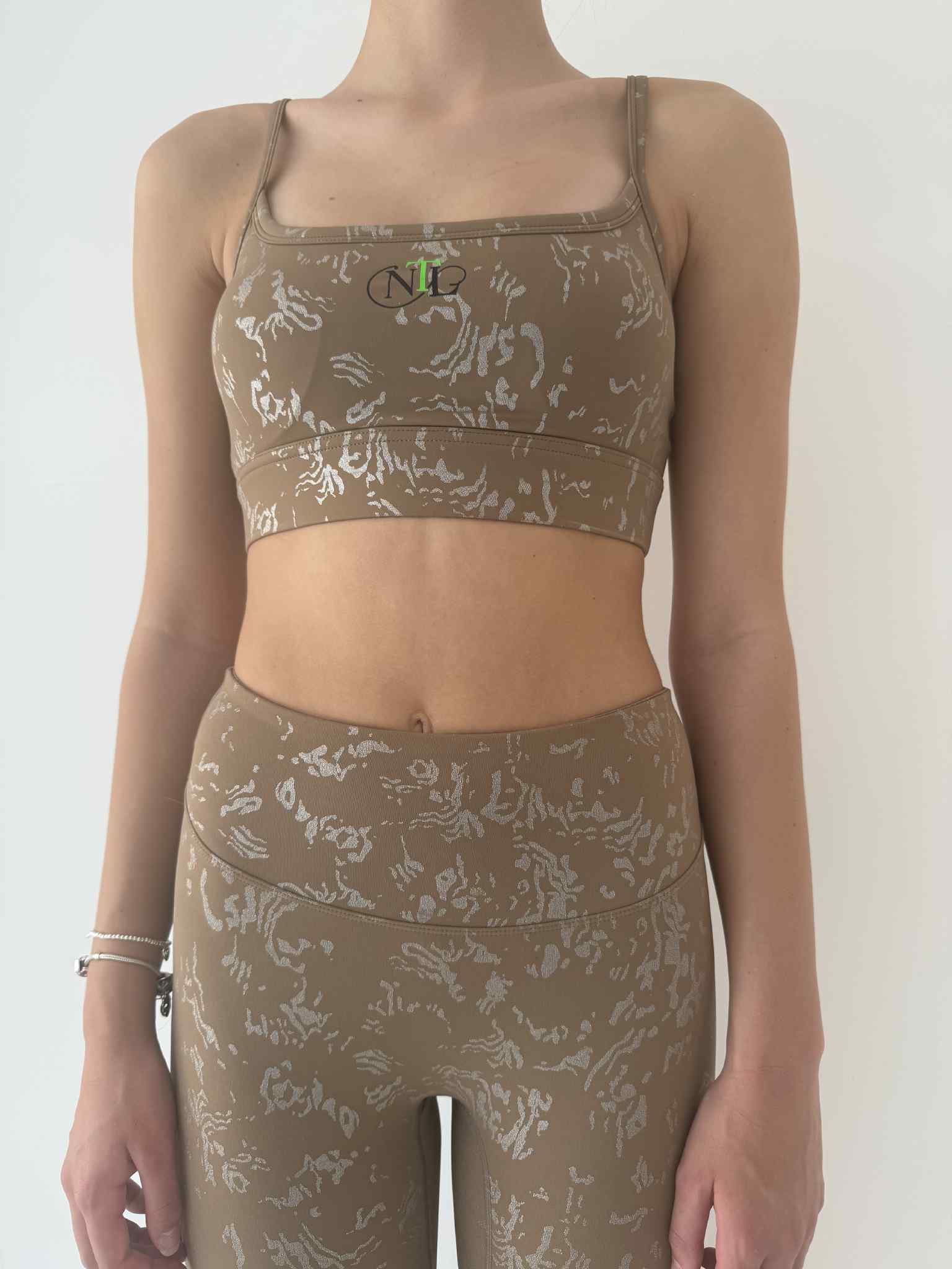 Embossed leggings