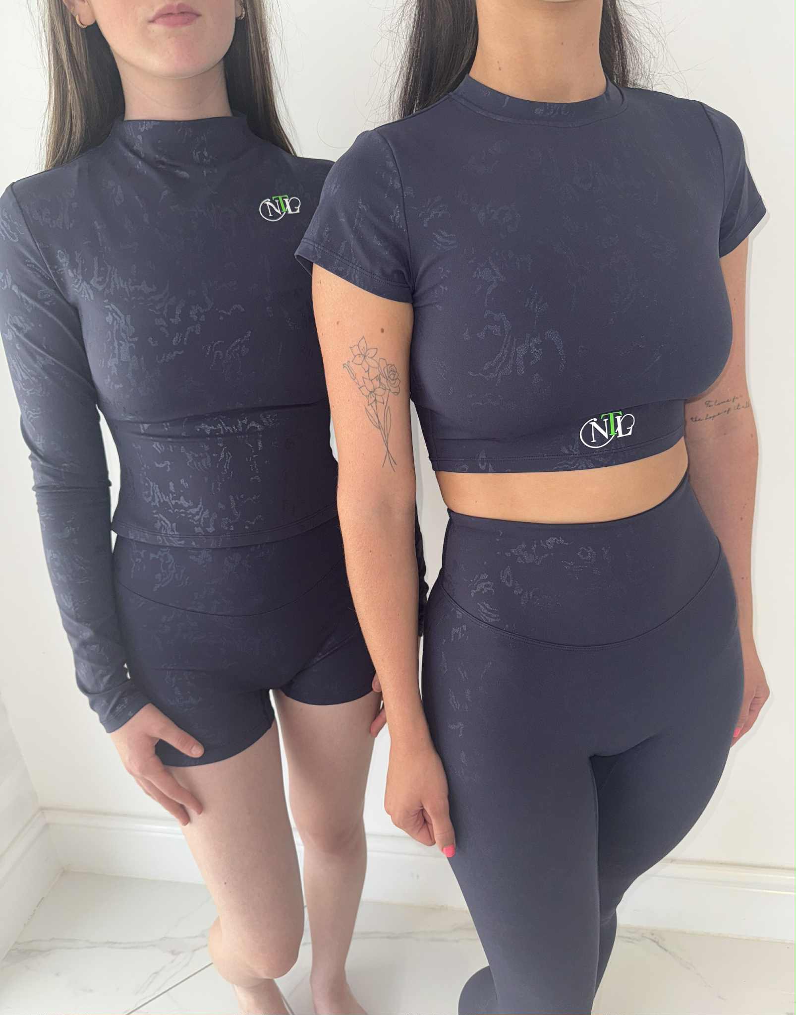 Embossed leggings