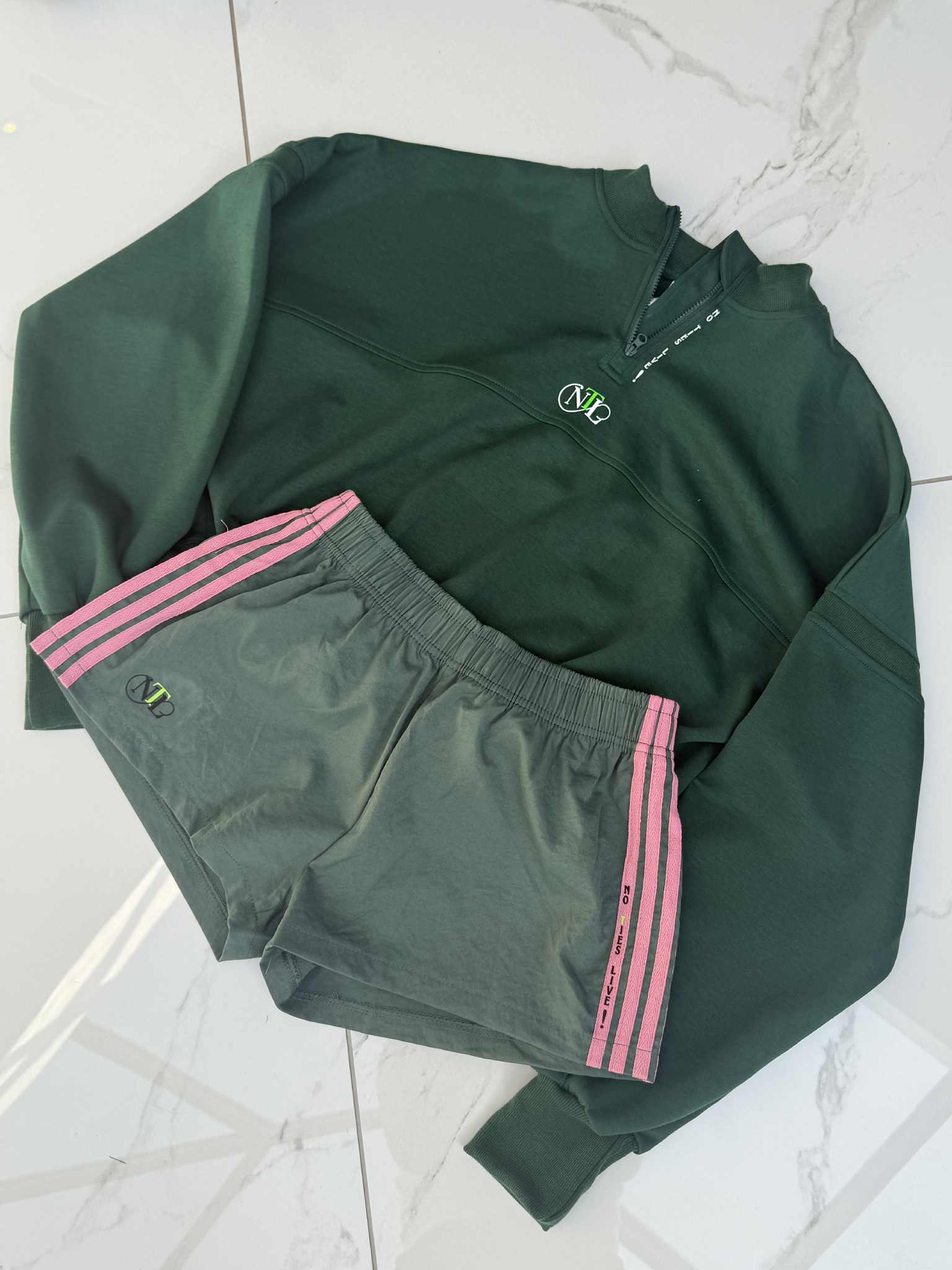 Soft fabric line detailed shorts