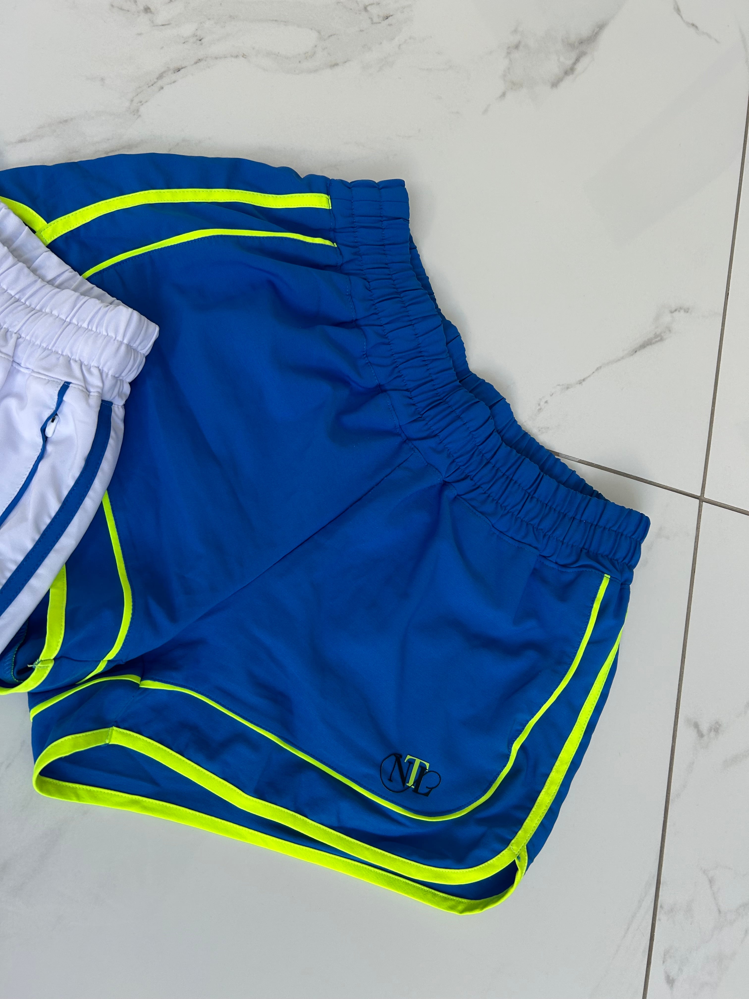 Yoga shorts with side pocket