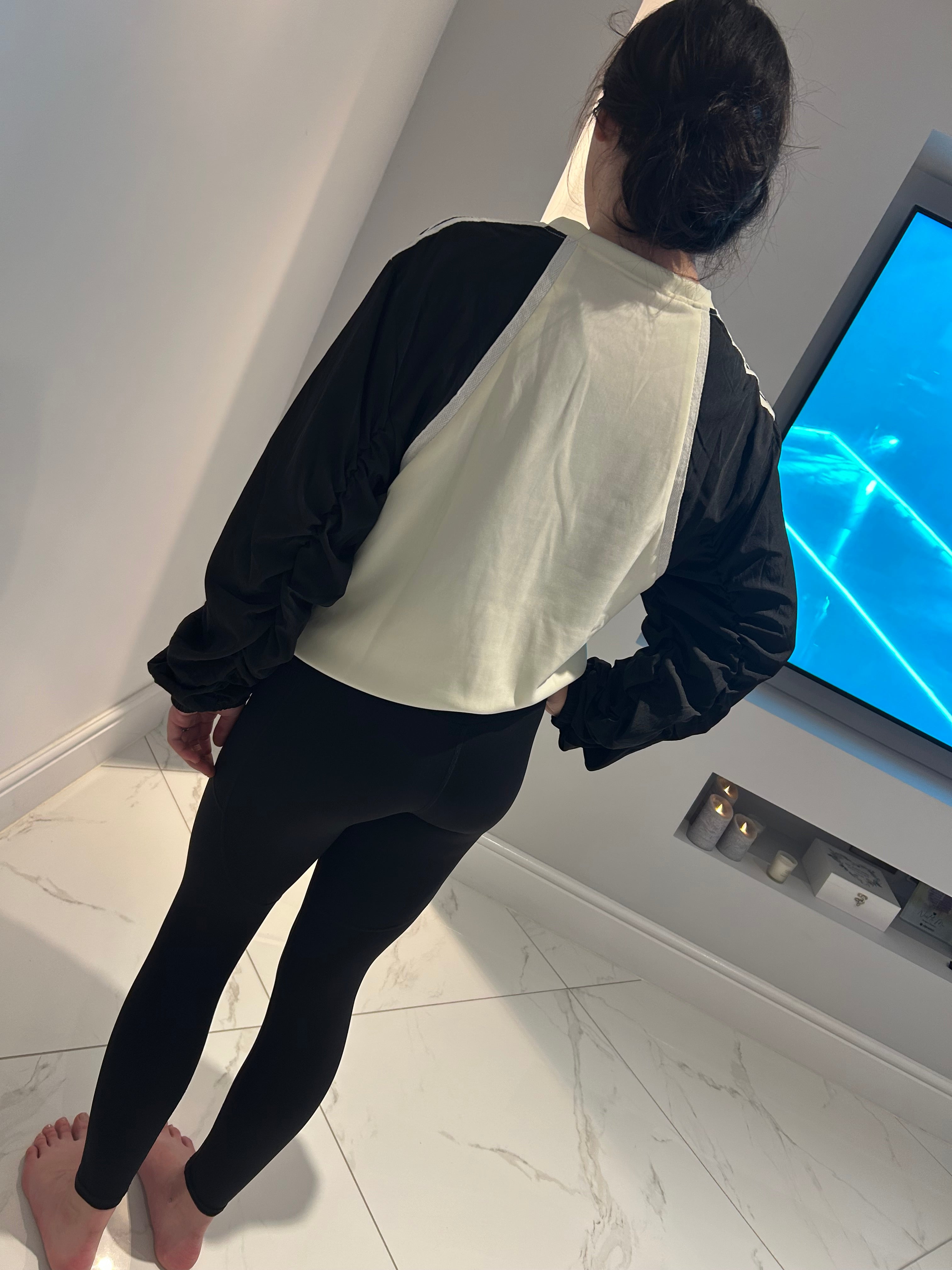 Gathered wind breaker sleeves jumper