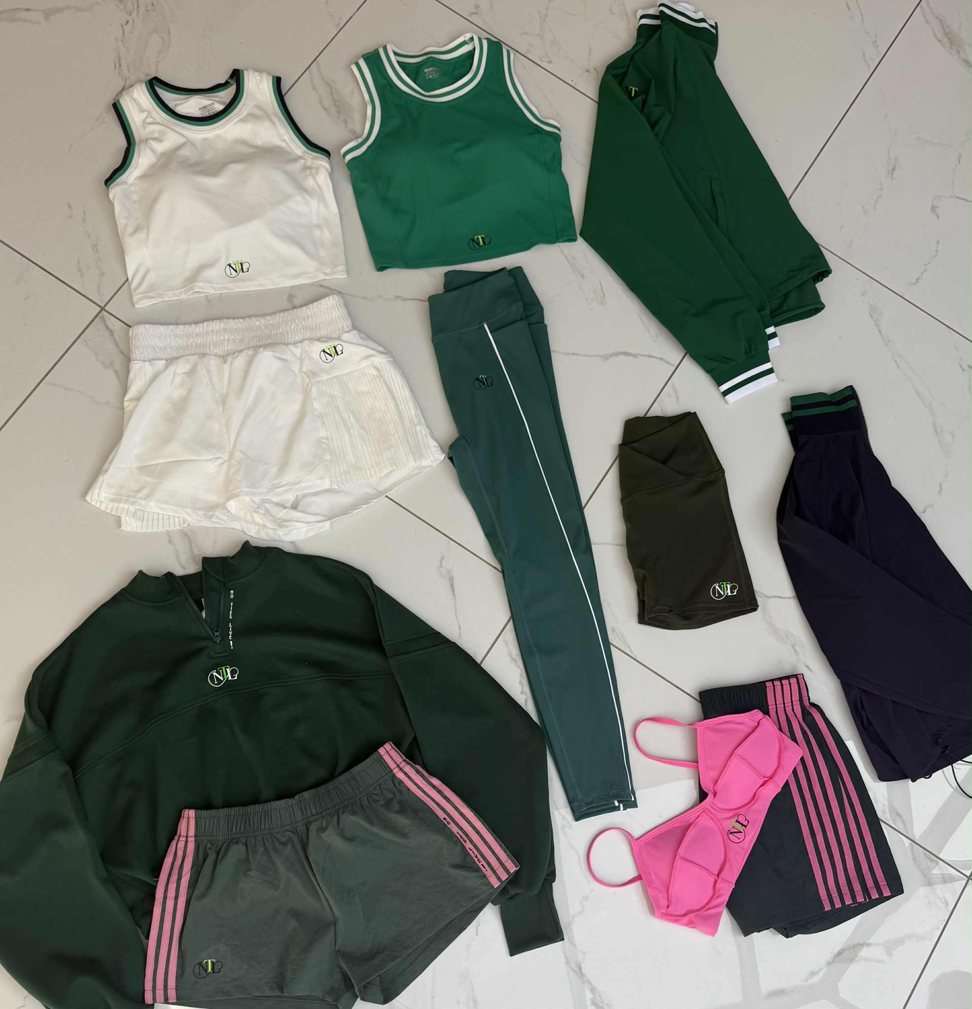 Soft fabric line detailed shorts