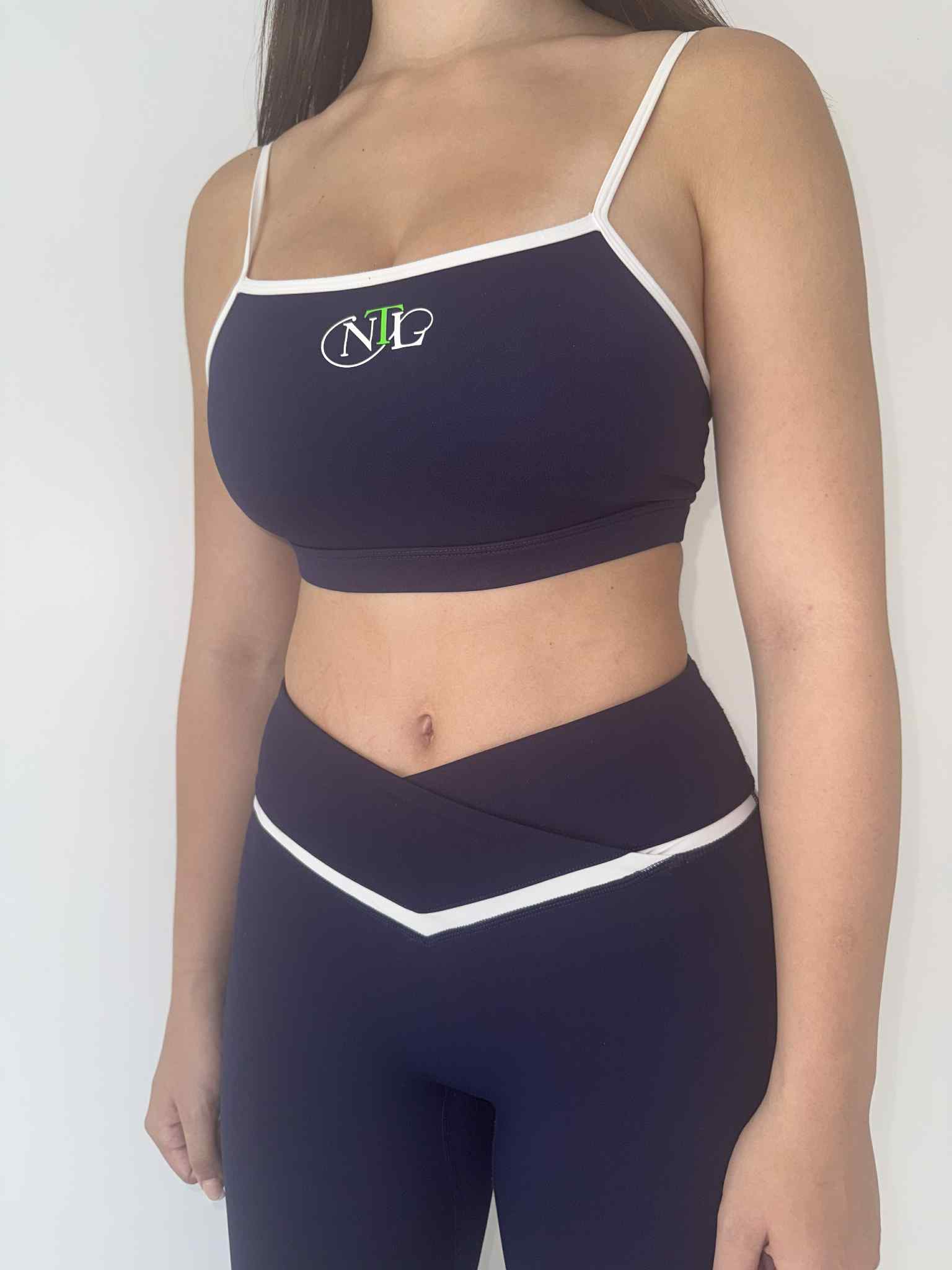 White trim v set