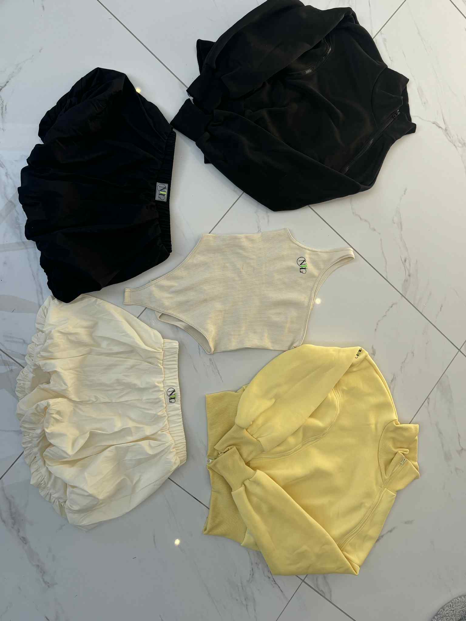 Shoulder zip jumper