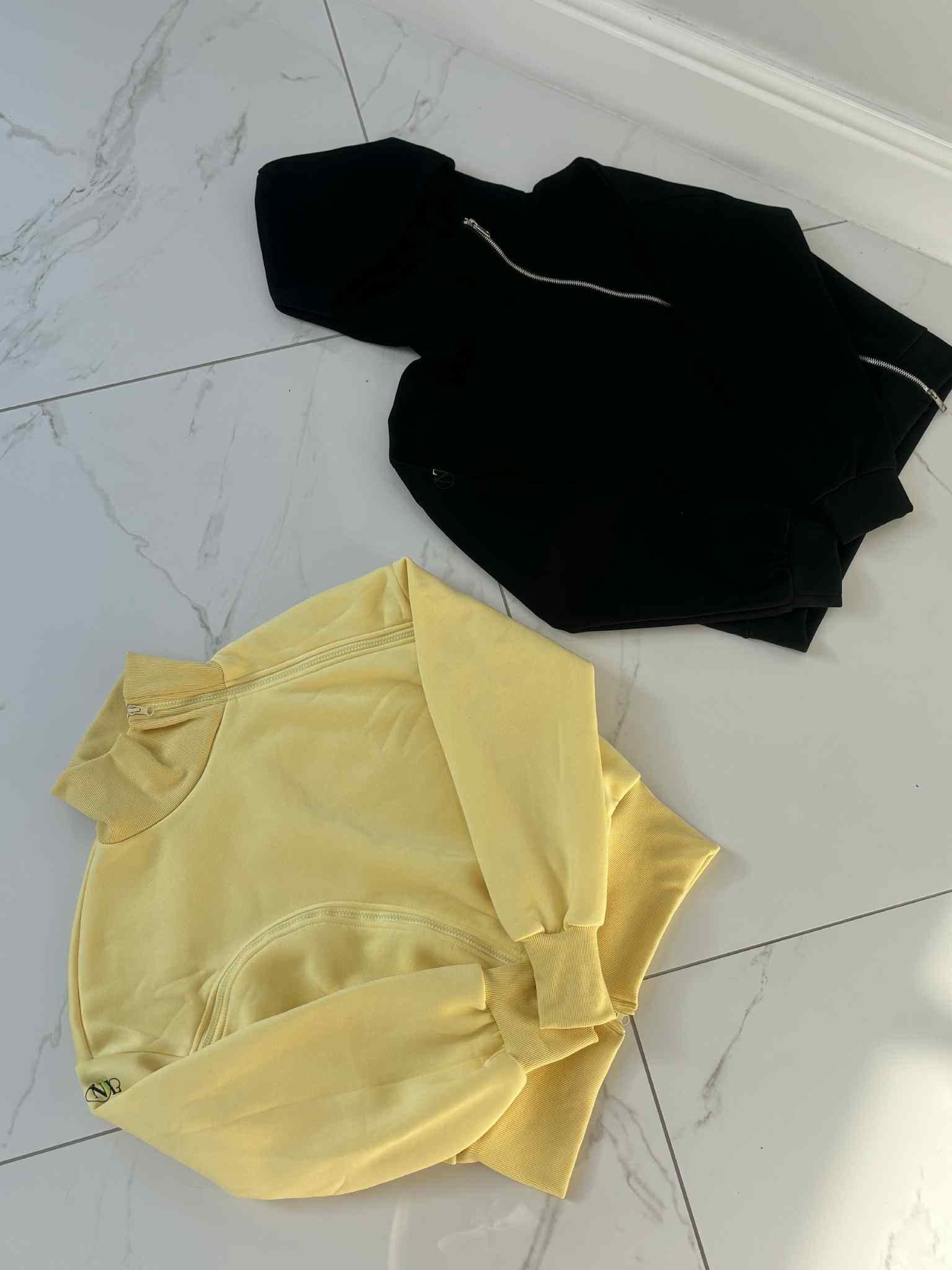 Shoulder zip jumper