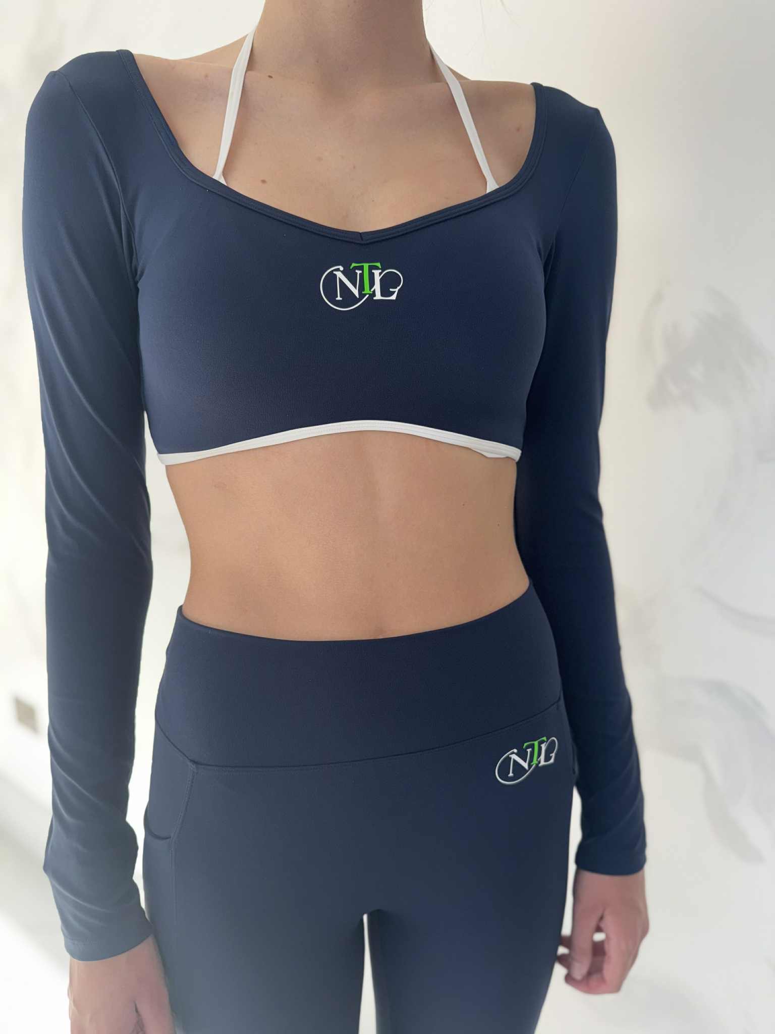 Long sleeve crop yoga suit