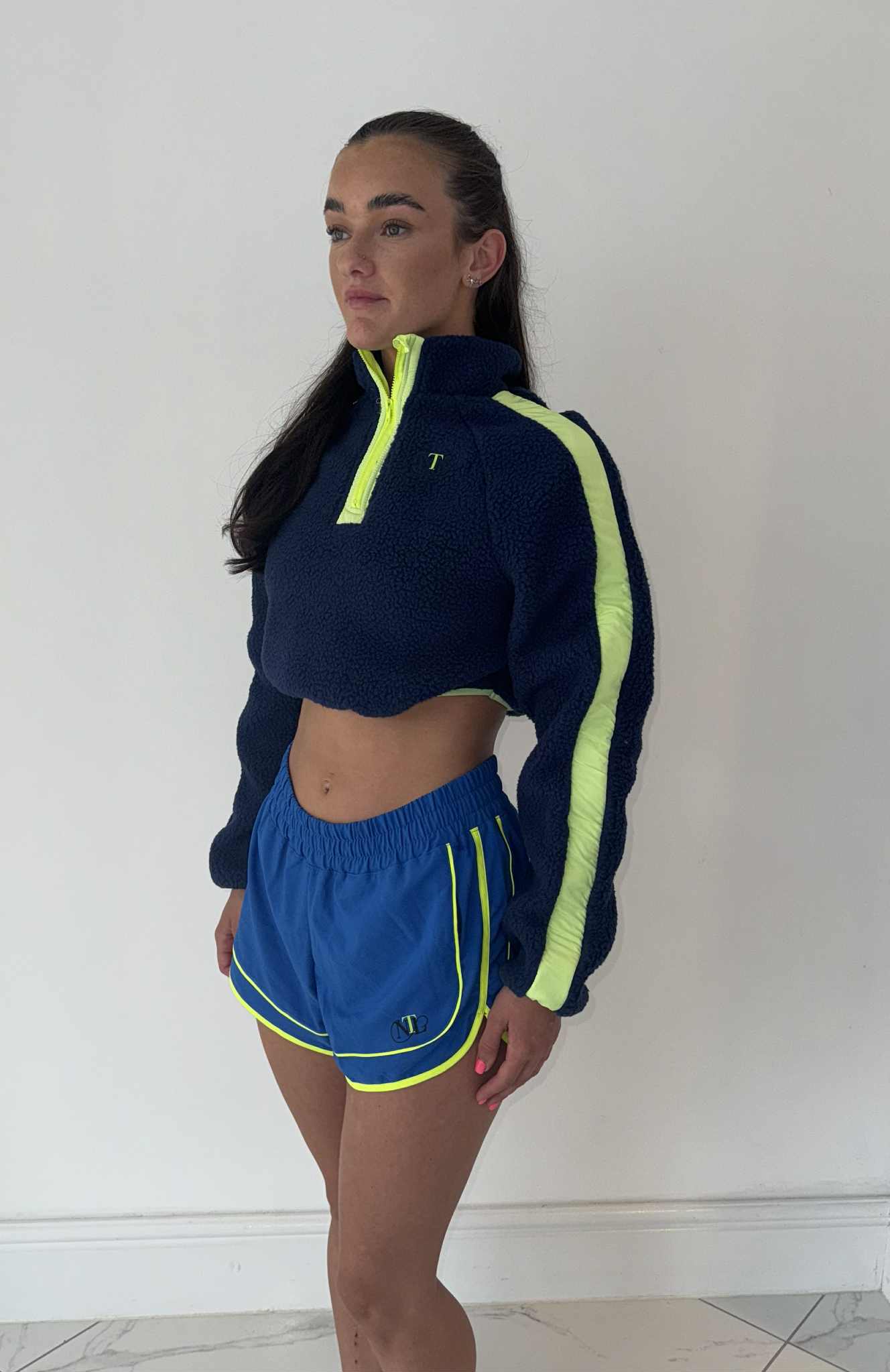 Yoga shorts with side pocket