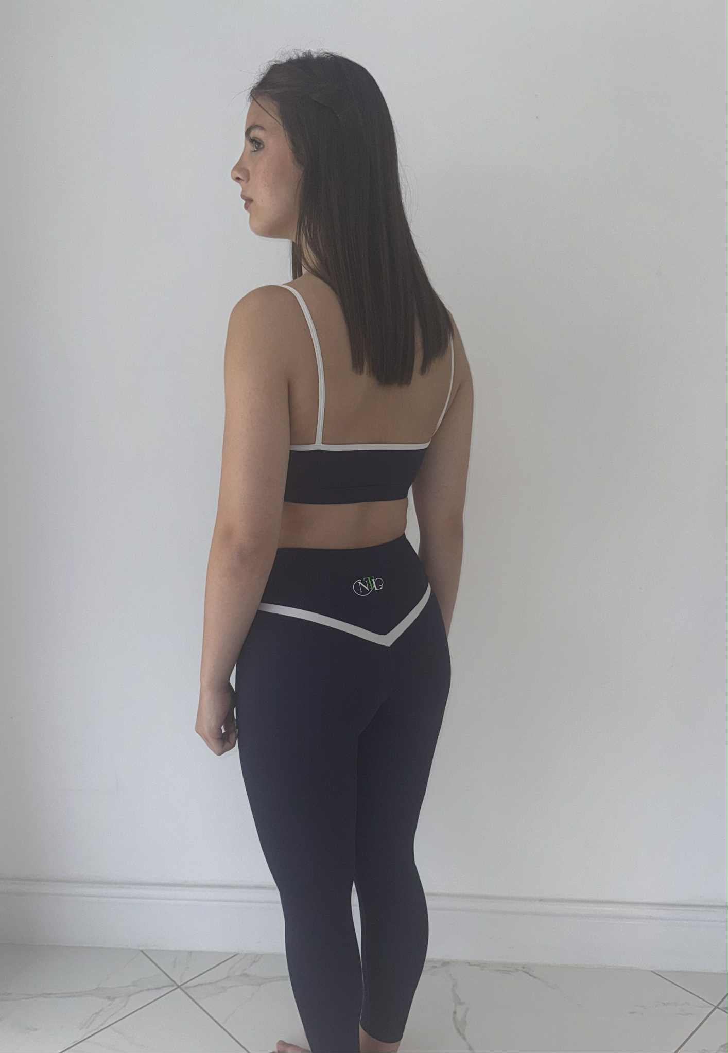 White trim v set