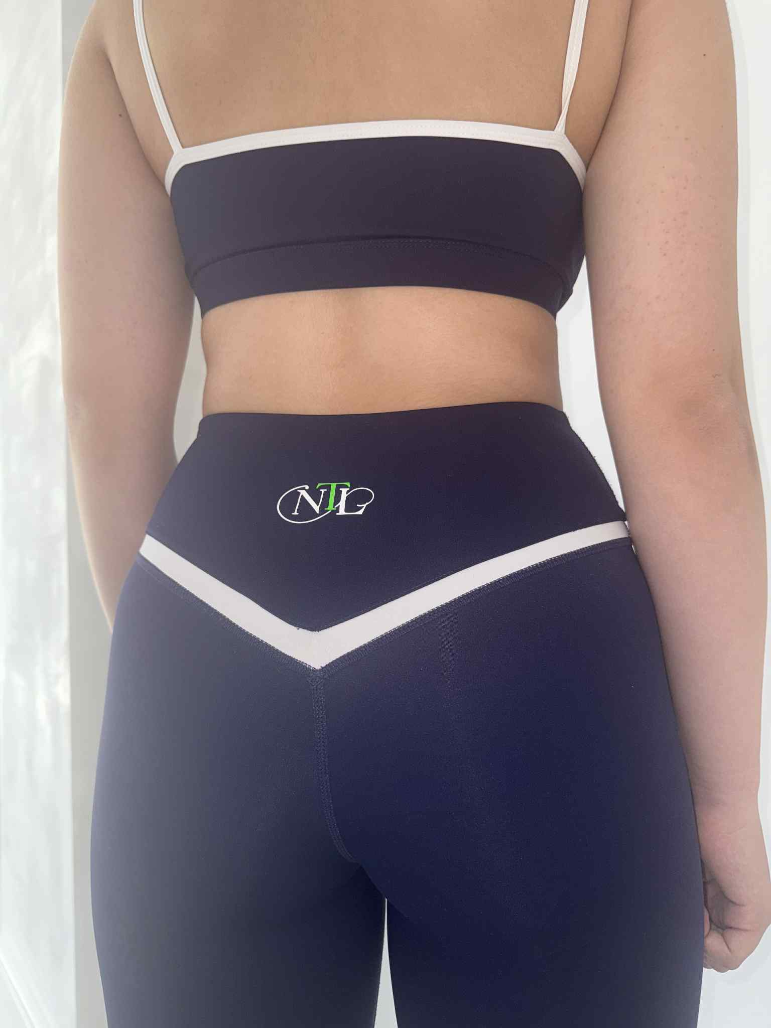 White trim v set