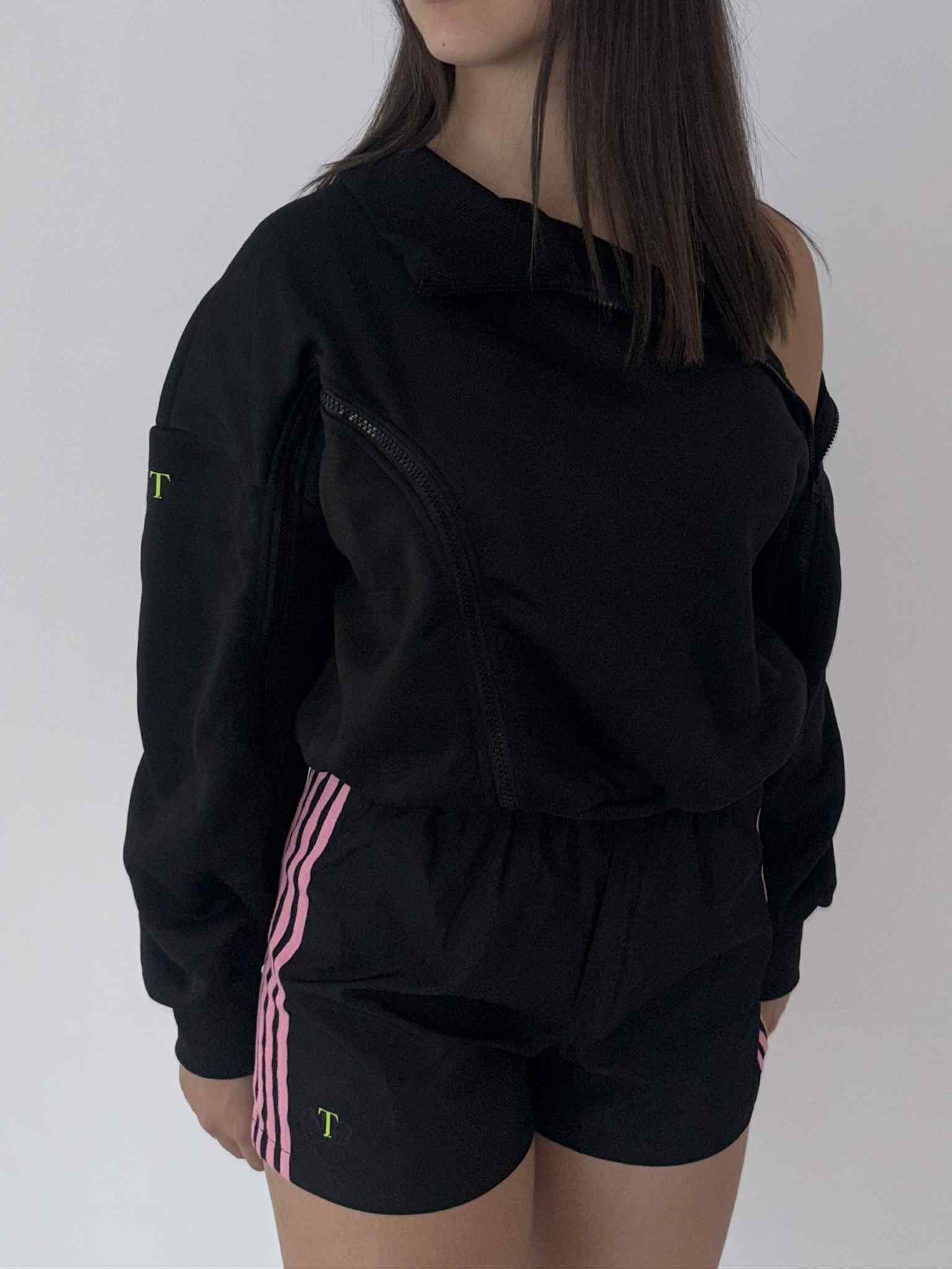 Shoulder zip jumper