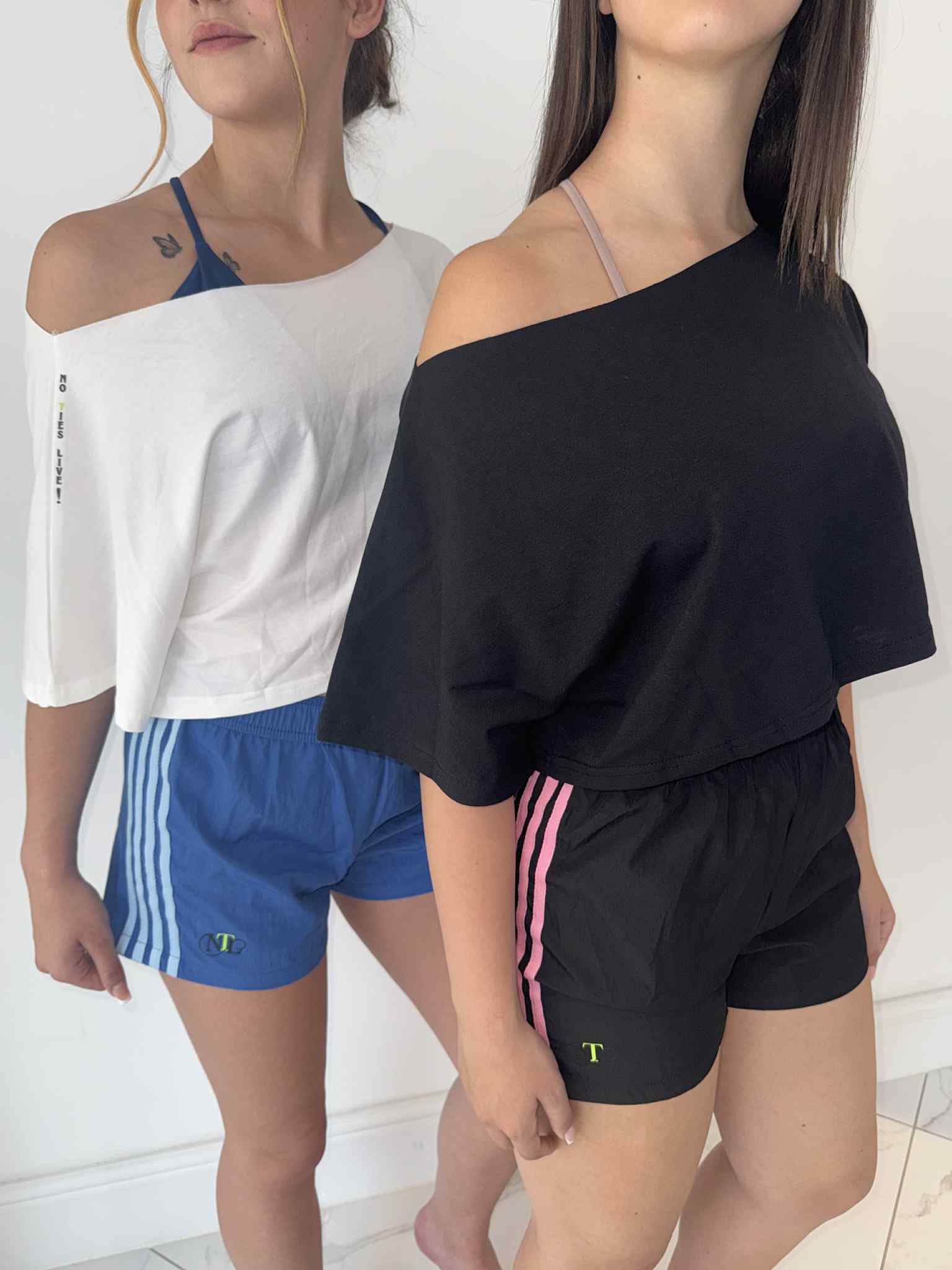 Soft fabric line detailed shorts