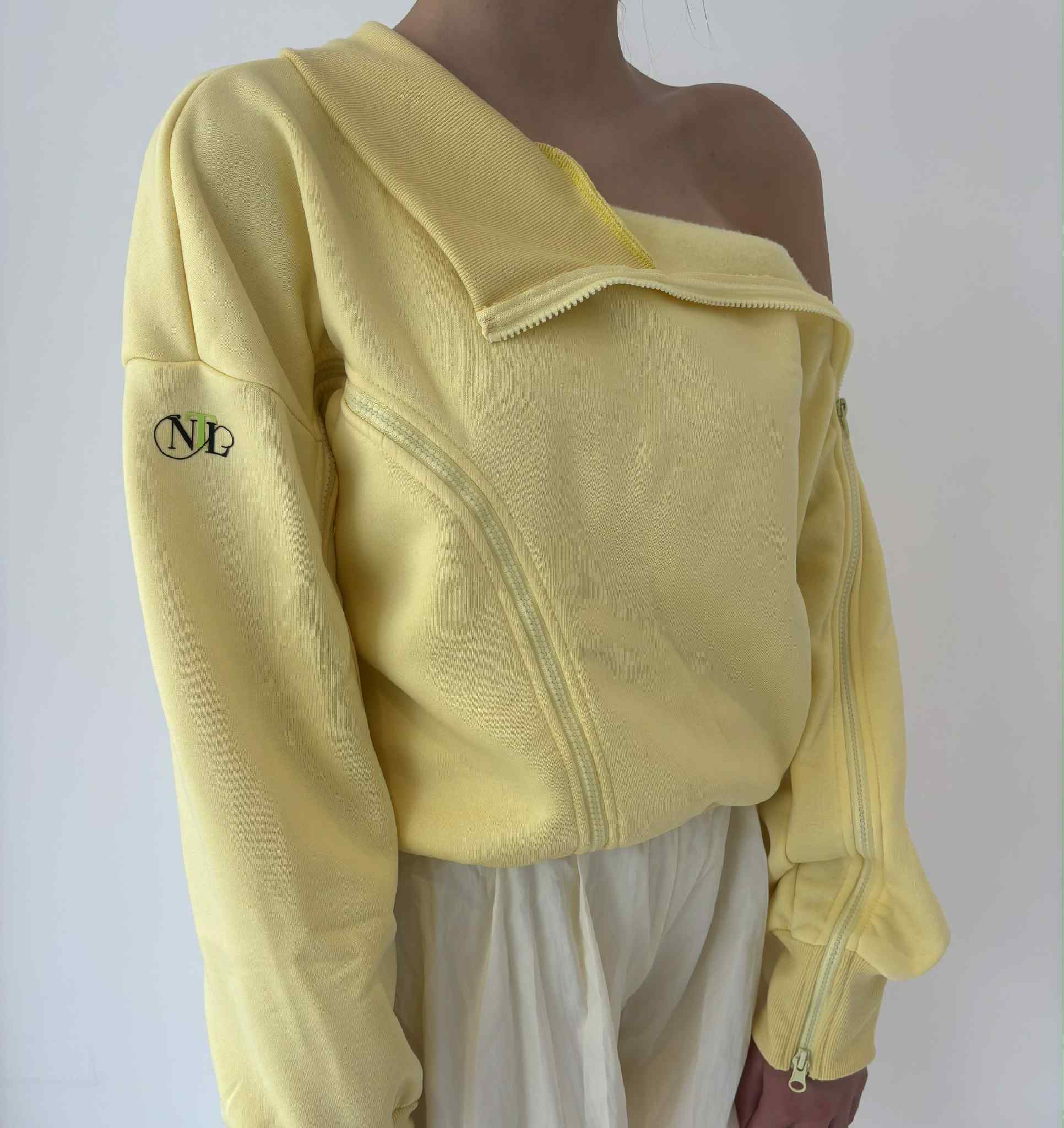 Shoulder zip jumper