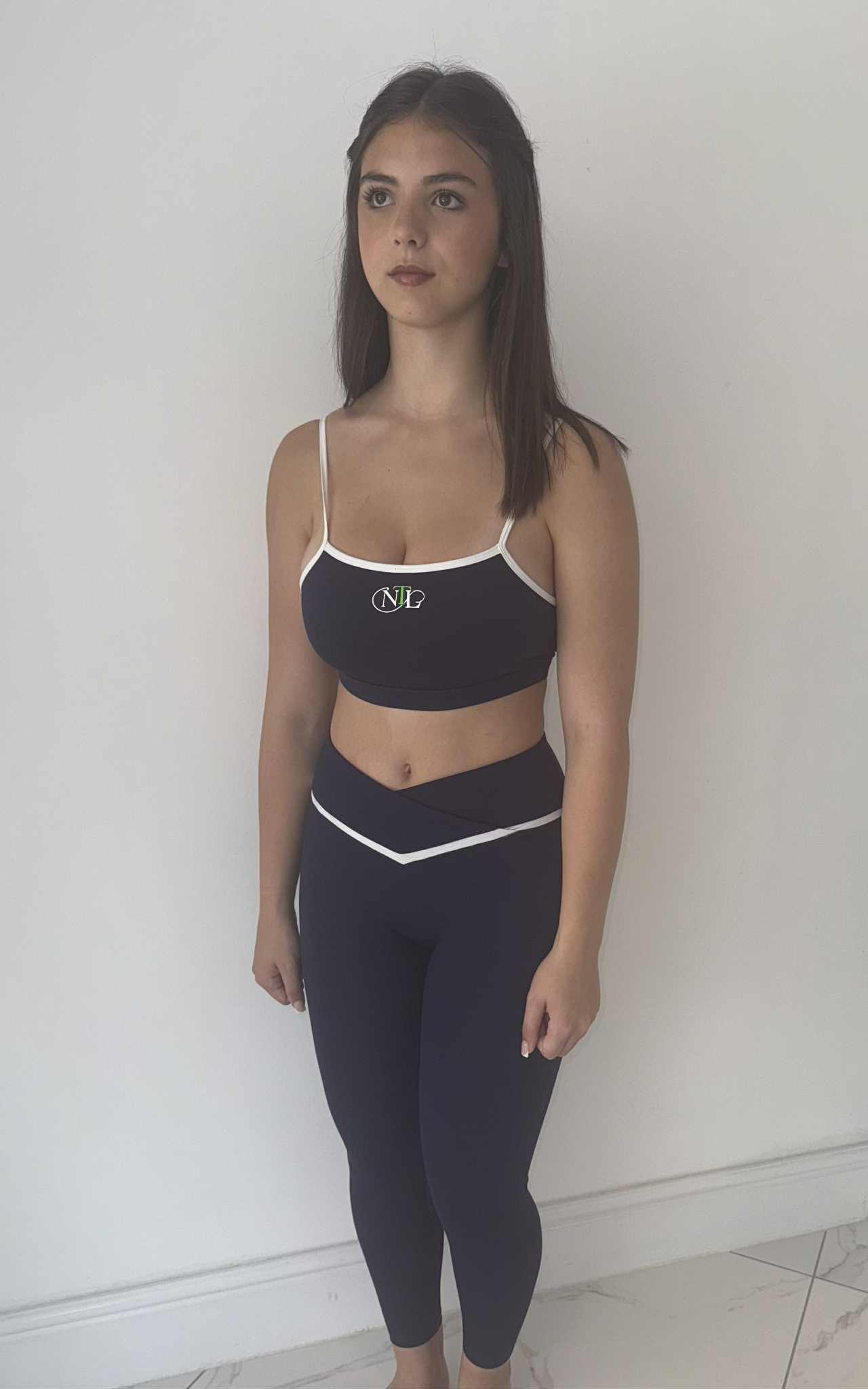 White trim v set